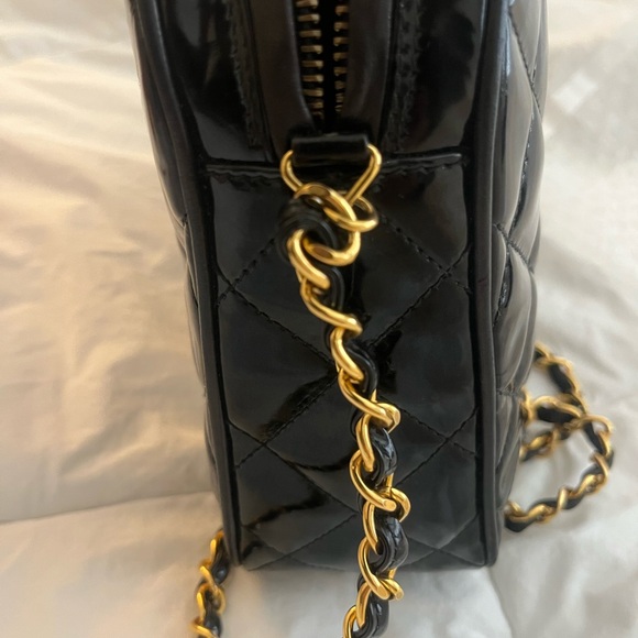 Chanel  SOLD vintage Black Quilted Leather Bag
Gold plated chain and zipper pull - Picture 12 of 12